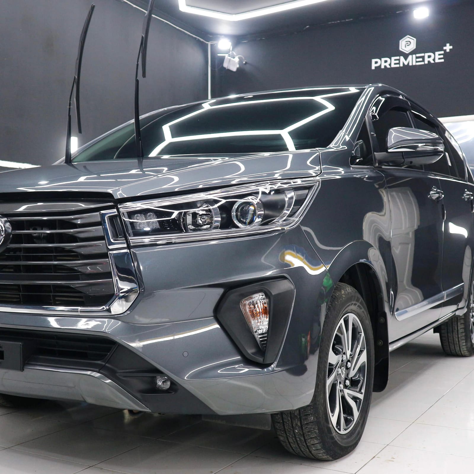 Toyota Innova setelah detailing di Premiere+